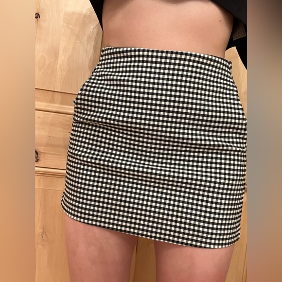 Urban Outfitters - Black & White Checkered Mini Skirt - Picture 5 of 7